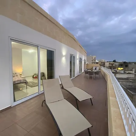 Penthouse With Jacuzzi -Sannat *