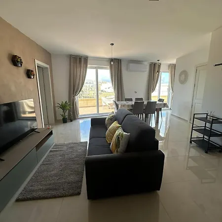아파트 Penthouse With Jacuzzi -sannat *