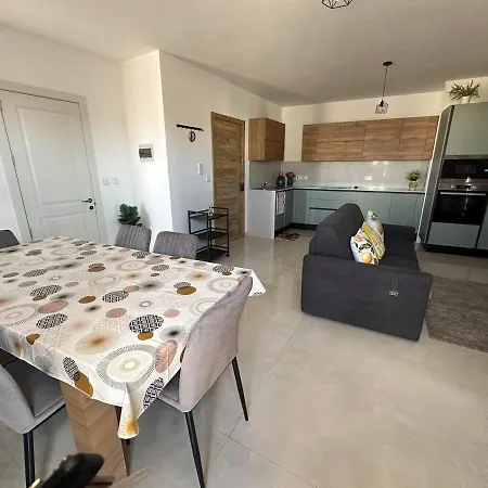Penthouse With Jacuzzi -sannat 아파트 *