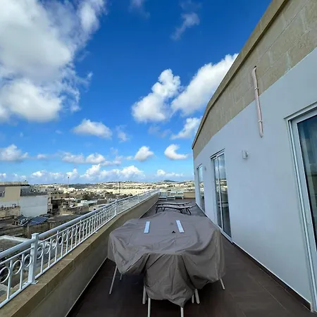 Penthouse With Jacuzzi -sannat
